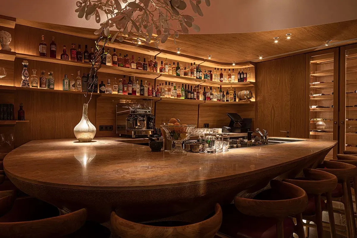 Omela-Bar-d(1).webp